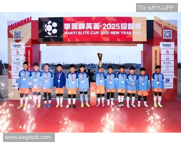 中国足球明星推荐与他们的成长故事及职业生涯精彩瞬间分析 中国足球明星推荐与他们的成长故事及职业生涯精彩瞬间分析